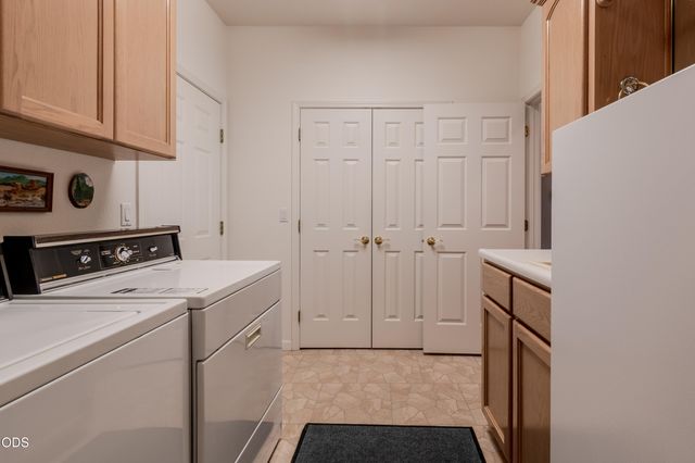 401 Golf View Drive, Medford, OR 97504