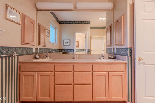 401 Golf View Drive, Medford, OR 97504