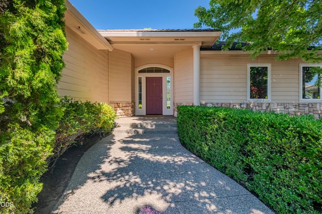 401 Golf View Drive, Medford, OR 97504