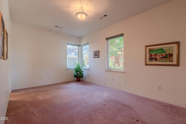 401 Golf View Drive, Medford, OR 97504
