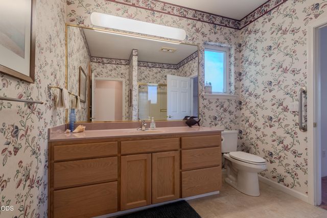 401 Golf View Drive, Medford, OR 97504