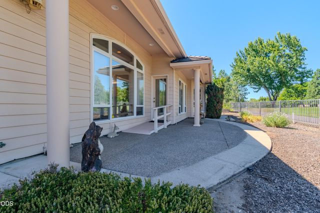401 Golf View Drive, Medford, OR 97504