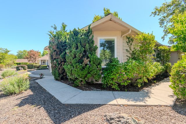 401 Golf View Drive, Medford, OR 97504