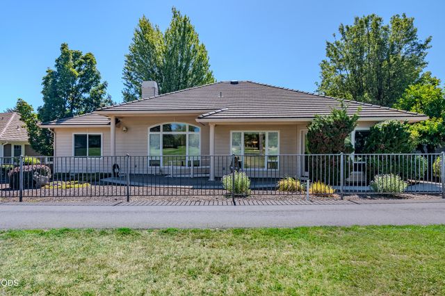 401 Golf View Drive, Medford, OR 97504