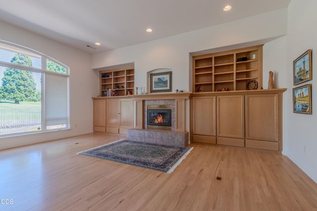 401 Golf View Drive, Medford, OR 97504