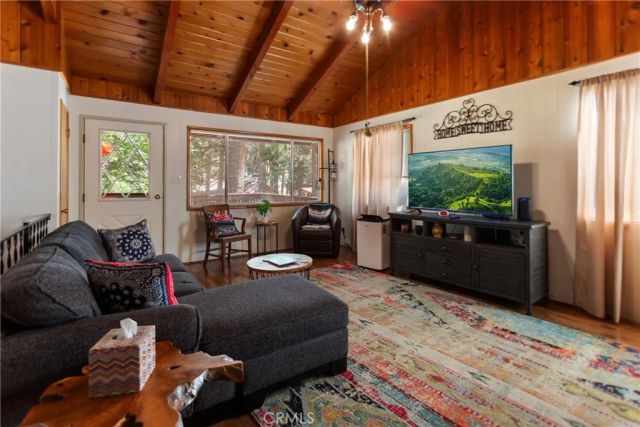 24948 Faulhorn Drive, Crestline, CA 92325