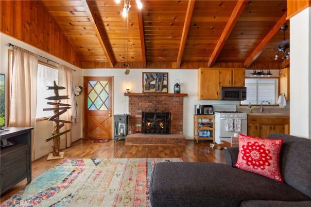 24948 Faulhorn Drive, Crestline, CA 92325