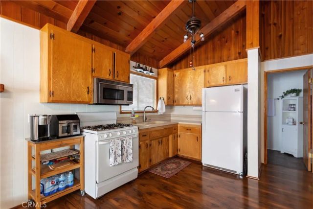 24948 Faulhorn Drive, Crestline, CA 92325