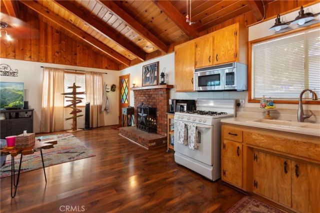 24948 Faulhorn Drive, Crestline, CA 92325