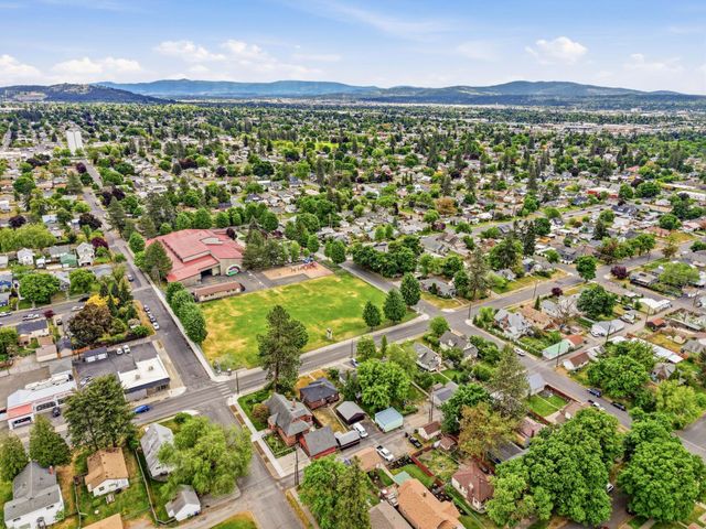 4311 N Wall St, Spokane, WA 99205