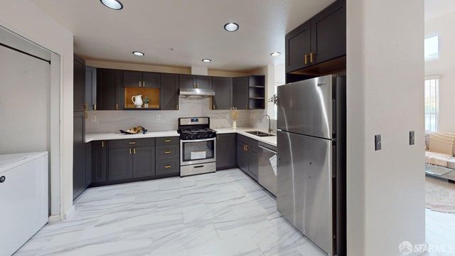 103 Stoneridge Lane 2210, San Francisco, CA 94134
