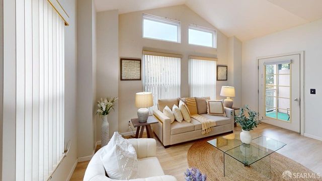 103 Stoneridge Lane 2210, San Francisco, CA 94134