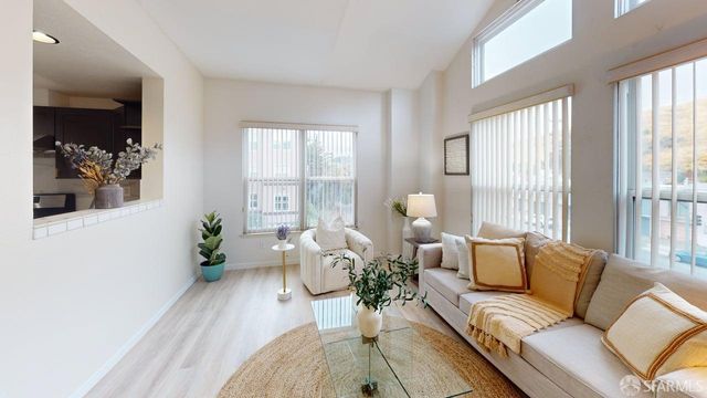 103 Stoneridge Lane 2210, San Francisco, CA 94134