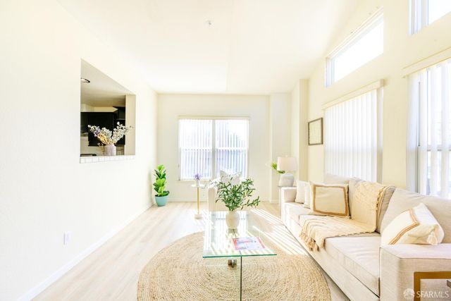 103 Stoneridge Lane 2210, San Francisco, CA 94134