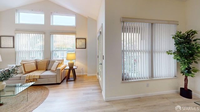 103 Stoneridge Lane 2210, San Francisco, CA 94134