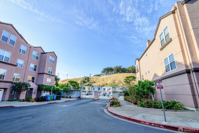 103 Stoneridge Lane 2210, San Francisco, CA 94134