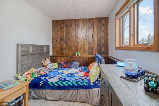 19525 Country Circle E, Corcoran, MN 55374