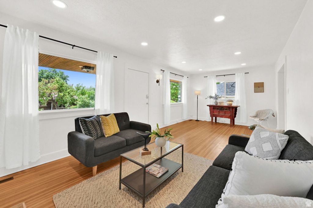 Image 2 of property listing at 1359 E THORNTON AVE, Salt Lake City, UT 84105