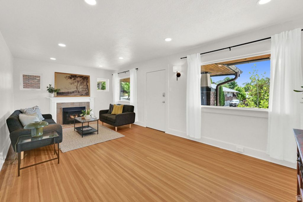 Image 5 of property listing at 1359 E THORNTON AVE, Salt Lake City, UT 84105