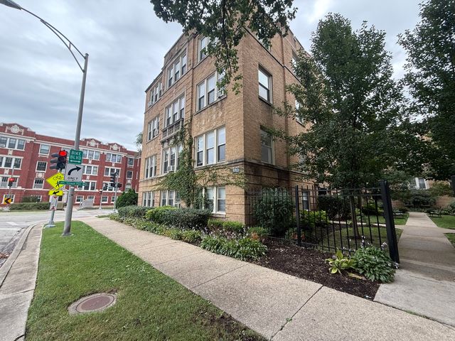 201 Washington Boulevard 1N, Oak Park, IL 60302