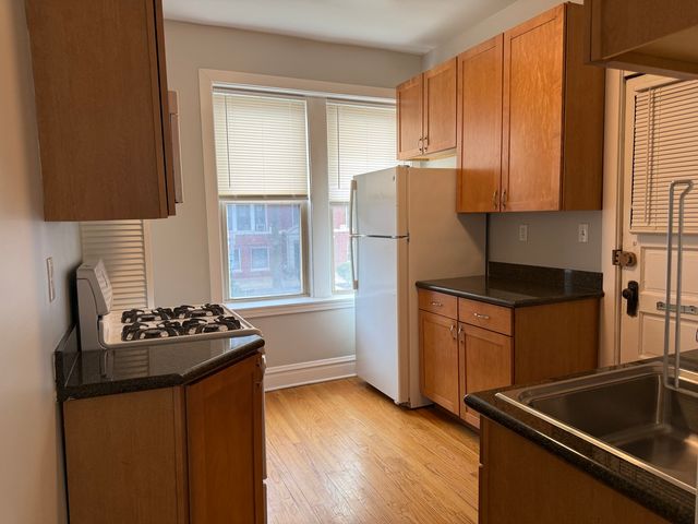 201 Washington Boulevard 1N, Oak Park, IL 60302