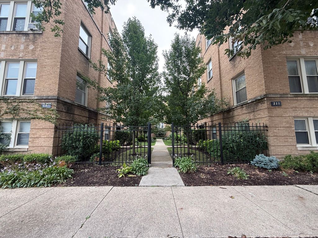 201 Washington Boulevard 1N, Oak Park, IL 60302