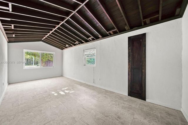 5842 Alton Rd, Miami Beach, FL 33140