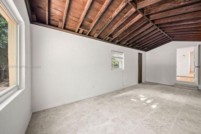5842 Alton Rd, Miami Beach, FL 33140