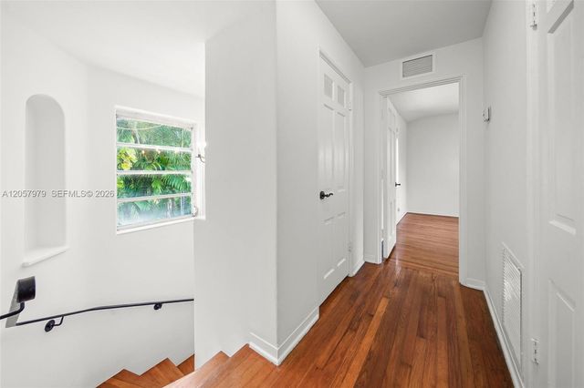 5842 Alton Rd, Miami Beach, FL 33140