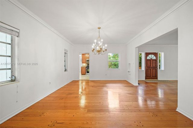 5842 Alton Rd, Miami Beach, FL 33140