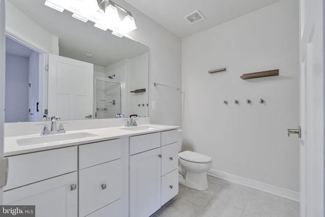 7849 FRANCIS DICKENS LN, Annandale, VA 22003