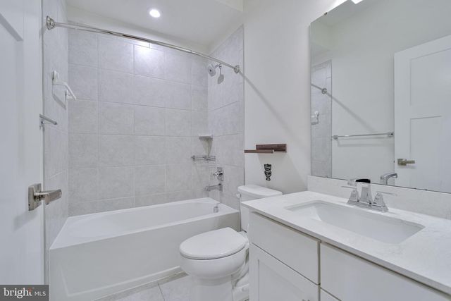 7849 FRANCIS DICKENS LN, Annandale, VA 22003