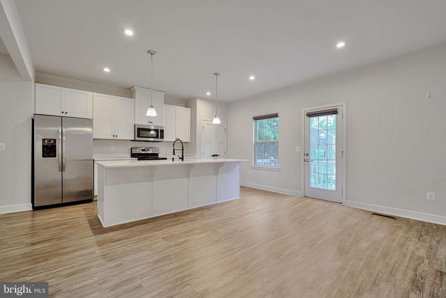 7849 FRANCIS DICKENS LN, Annandale, VA 22003