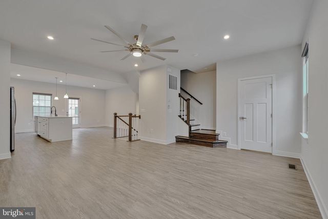 7849 FRANCIS DICKENS LN, Annandale, VA 22003