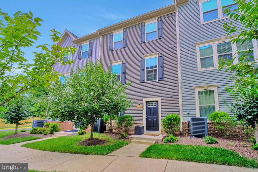7849 FRANCIS DICKENS LN, Annandale, VA 22003