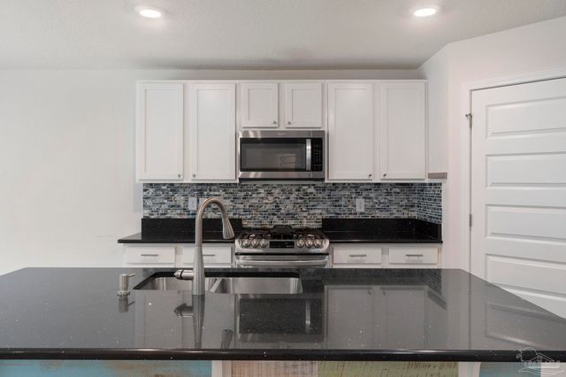 10609 Queens Gate Cir, Pensacola, FL 32506
