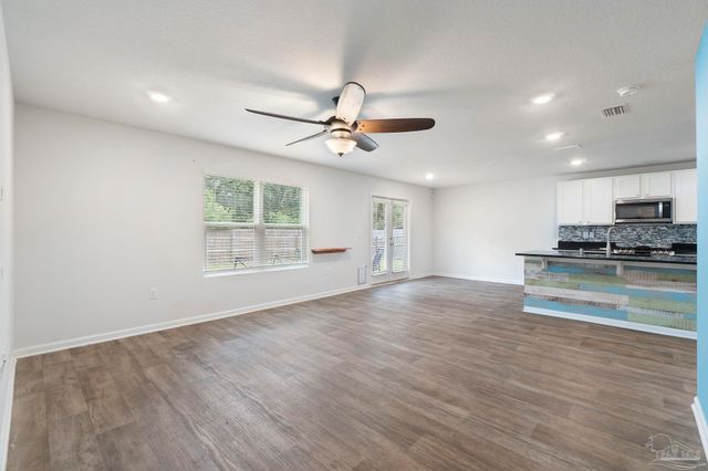 10609 Queens Gate Cir, Pensacola, FL 32506