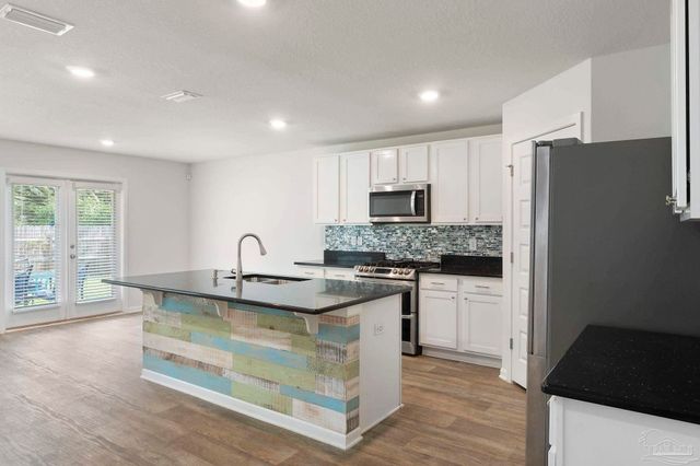 10609 Queens Gate Cir, Pensacola, FL 32506