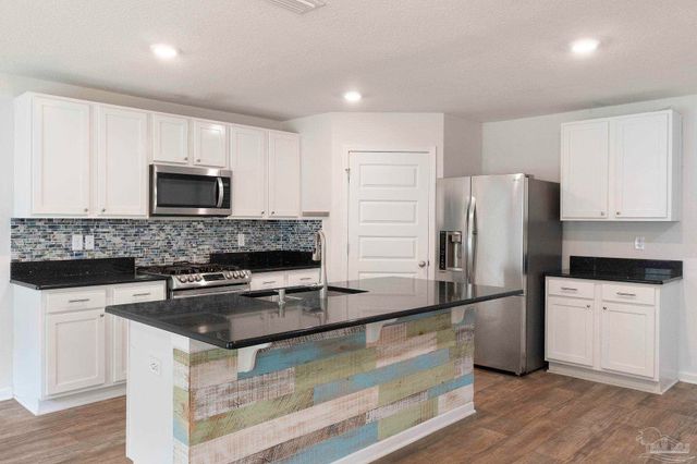 10609 Queens Gate Cir, Pensacola, FL 32506