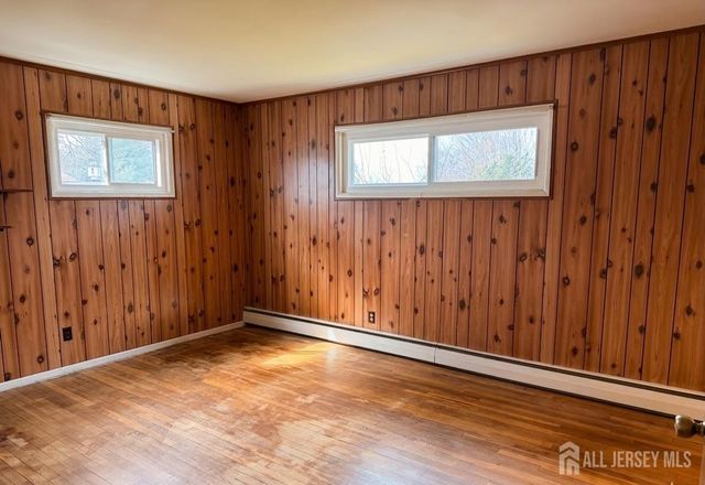 8 Finley Road, Edison, NJ 08817