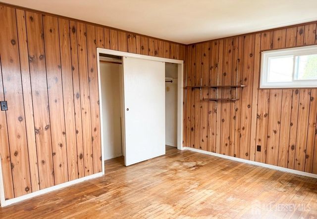 8 Finley Road, Edison, NJ 08817