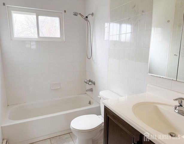 8 Finley Road, Edison, NJ 08817