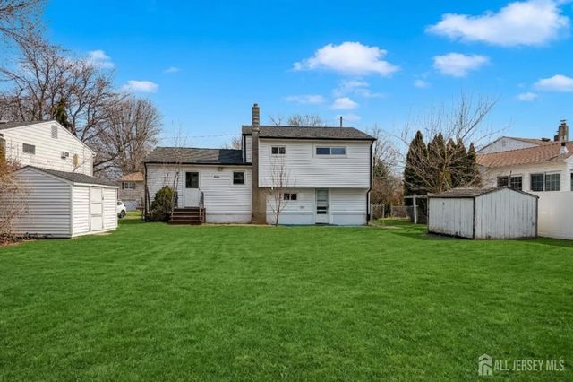 8 Finley Road, Edison, NJ 08817