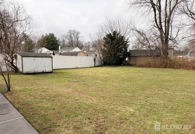 8 Finley Road, Edison, NJ 08817