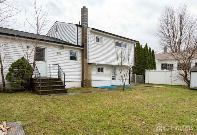 8 Finley Road, Edison, NJ 08817