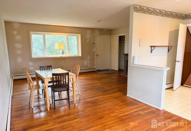 8 Finley Road, Edison, NJ 08817