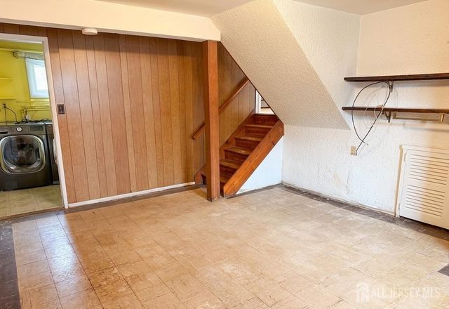 8 Finley Road, Edison, NJ 08817