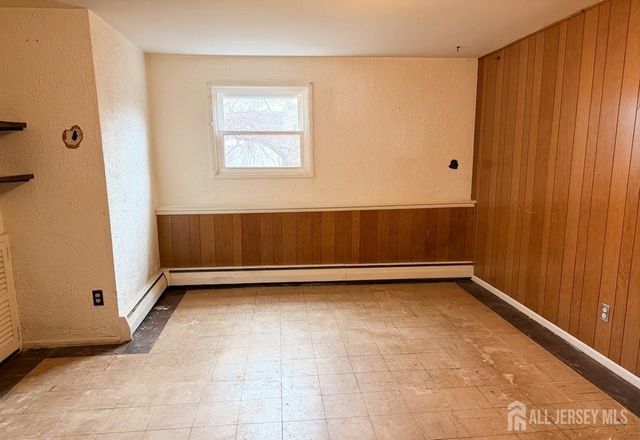 8 Finley Road, Edison, NJ 08817