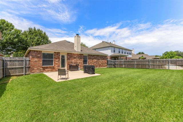 5824 Twilight Drive, Grand Prairie, TX 75052