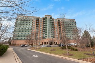 6420 Double Eagle Drive 510, Woodridge, IL 60517